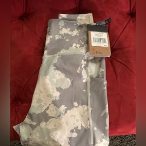 The North Face Wm’s Motivation High-Rise Pocket Crop Wrought Iron Surreal Sky Lg